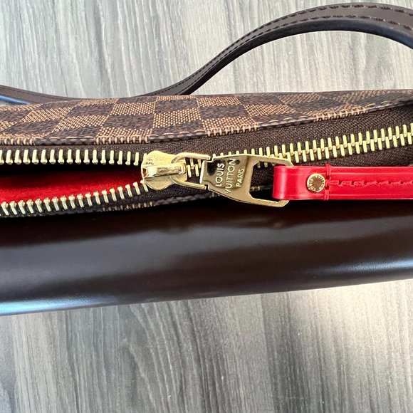 Louis Vuitton crossbody bag - Picture 4 of 8